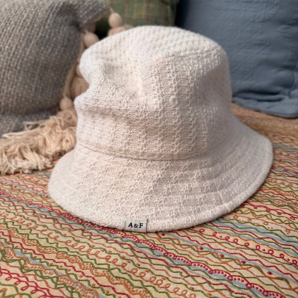 Abercrombie & Fitch A&F Sweater Knit Bucket Hat Cap Women’s White one size